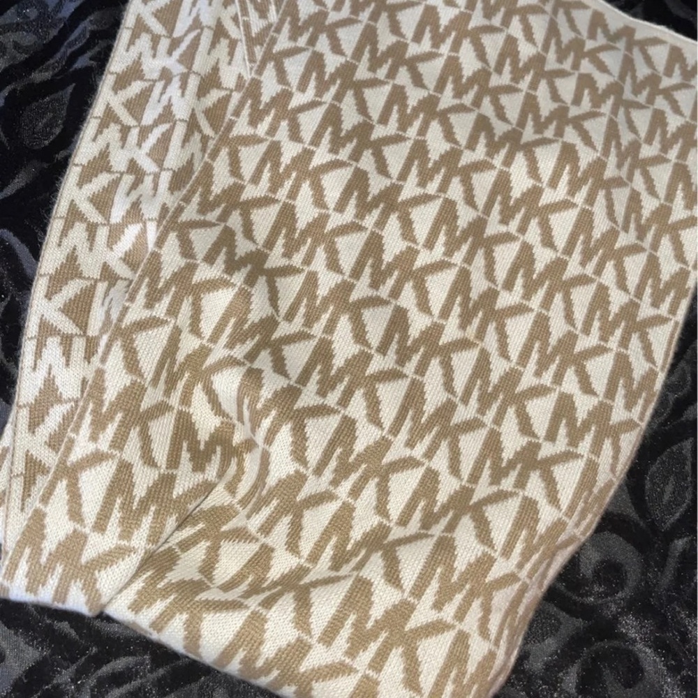 Michael Kors scarf